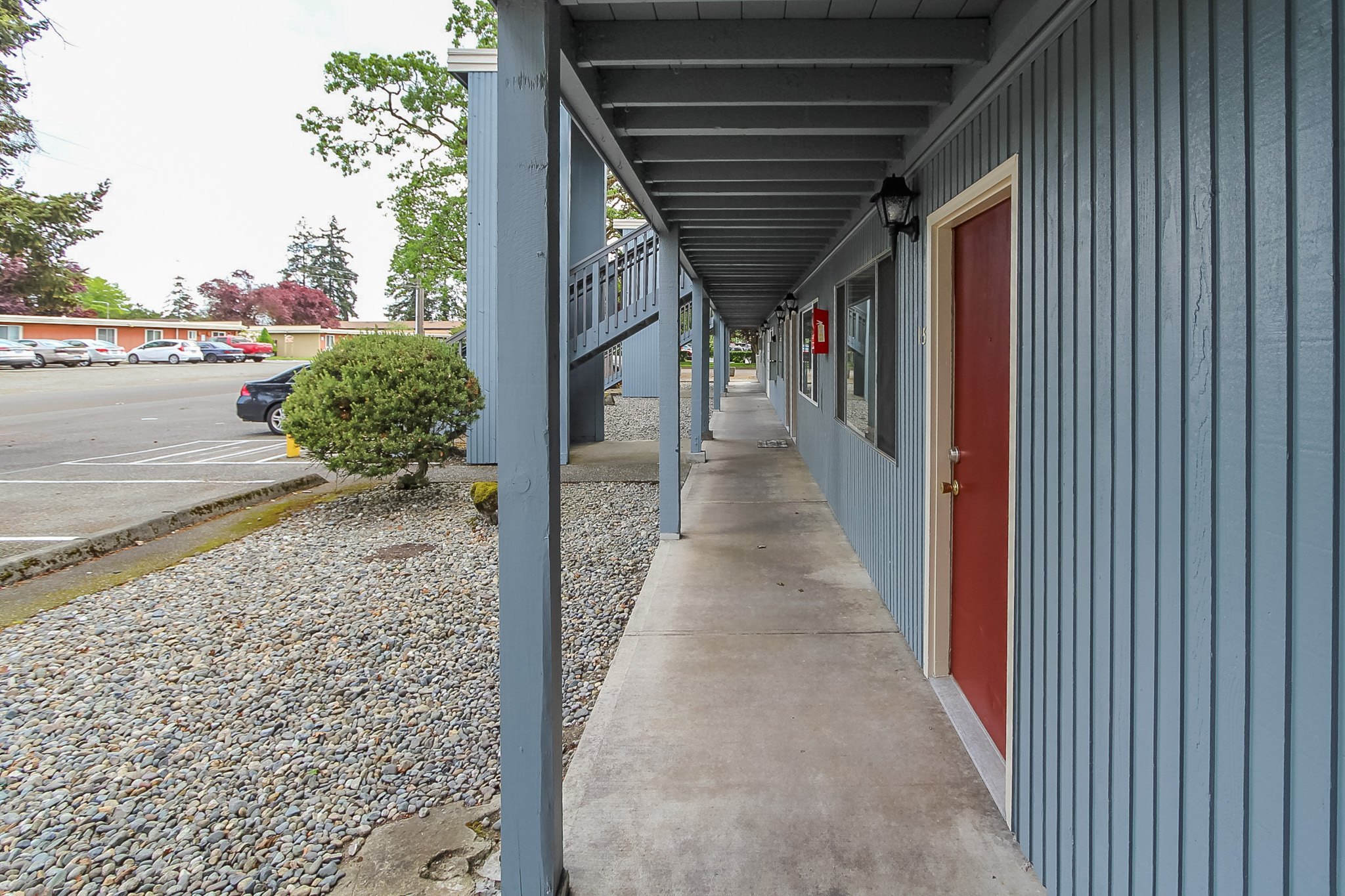 External hallway at Oakleaf Apartnments